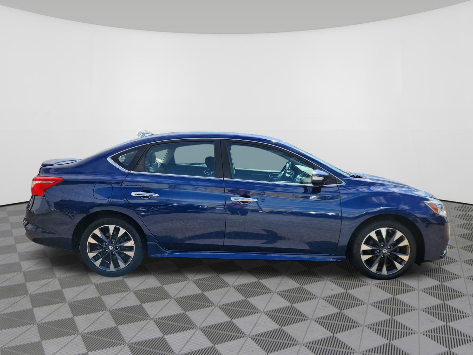 Used 2016 Nissan Sentra SR w/ SR Premium Package image 6