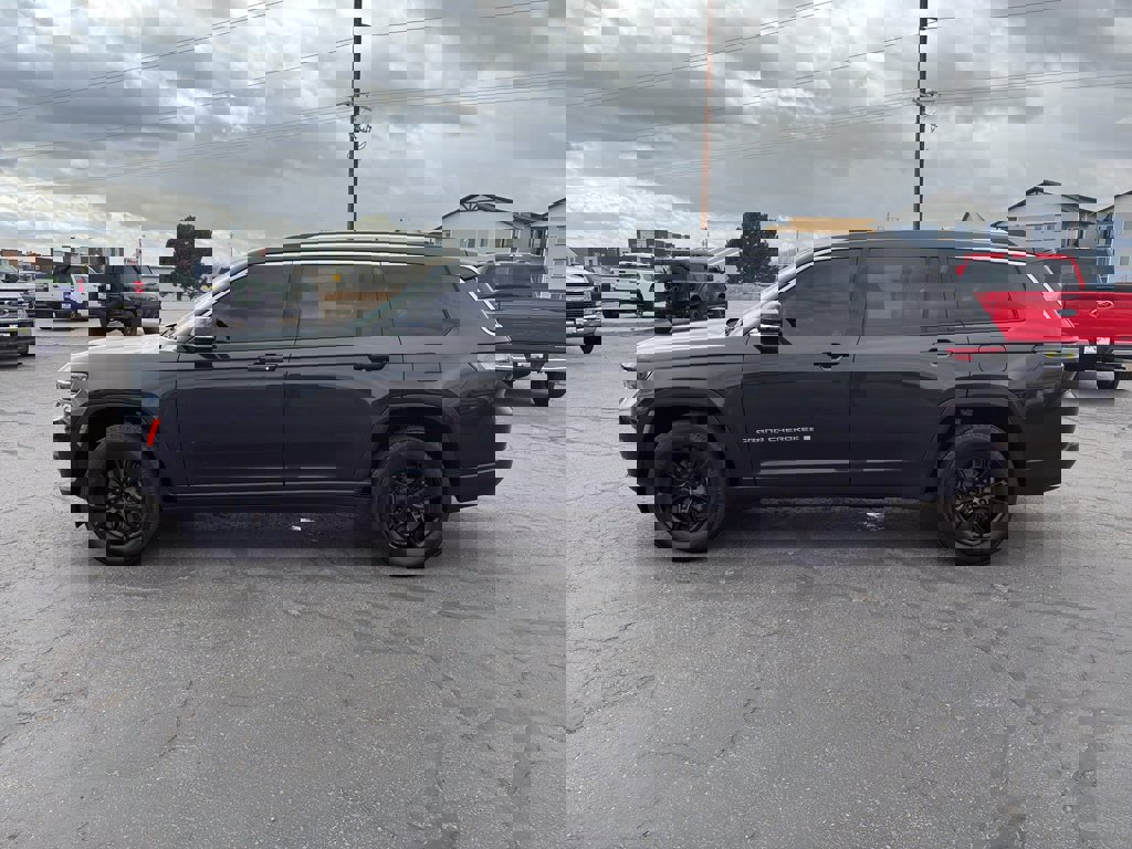 Used 2022 Jeep Grand Cherokee L Limited AWD/4WD image 1