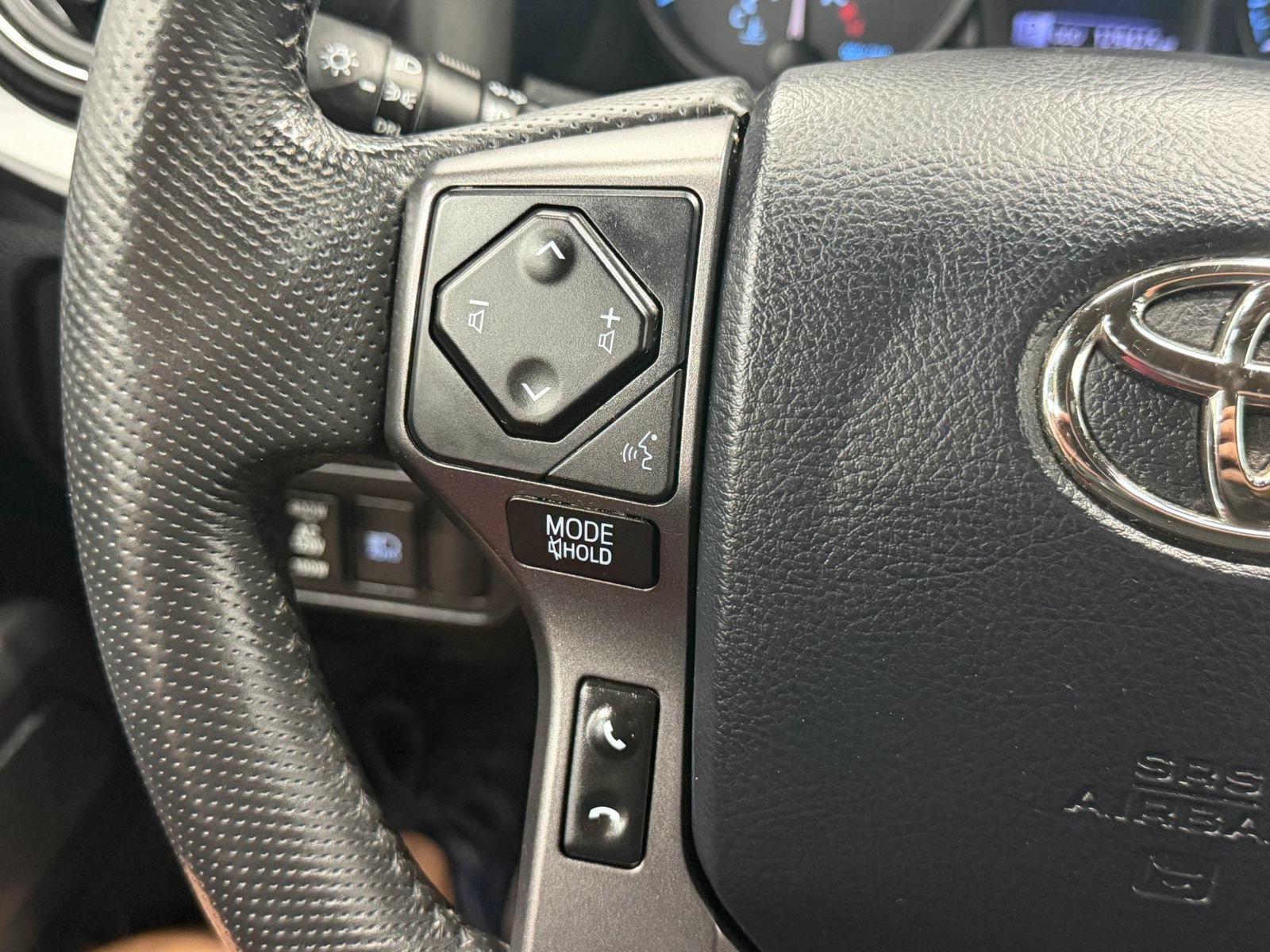 Used 2018 Toyota Tacoma TRD Sport w/ Technology Package AWD/4WD image 25