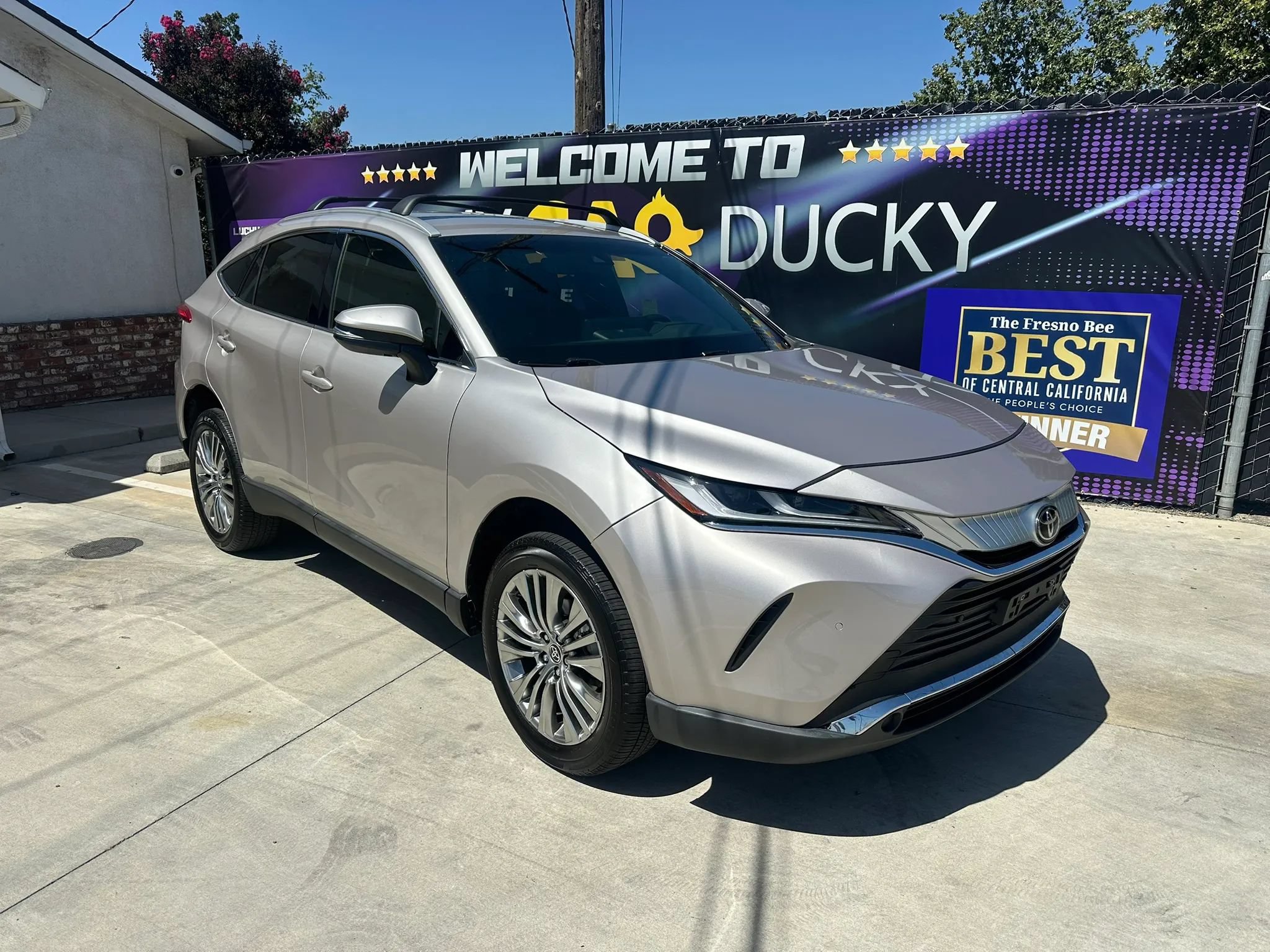 Used 2021 Toyota Venza XLE AWD/4WD image 2