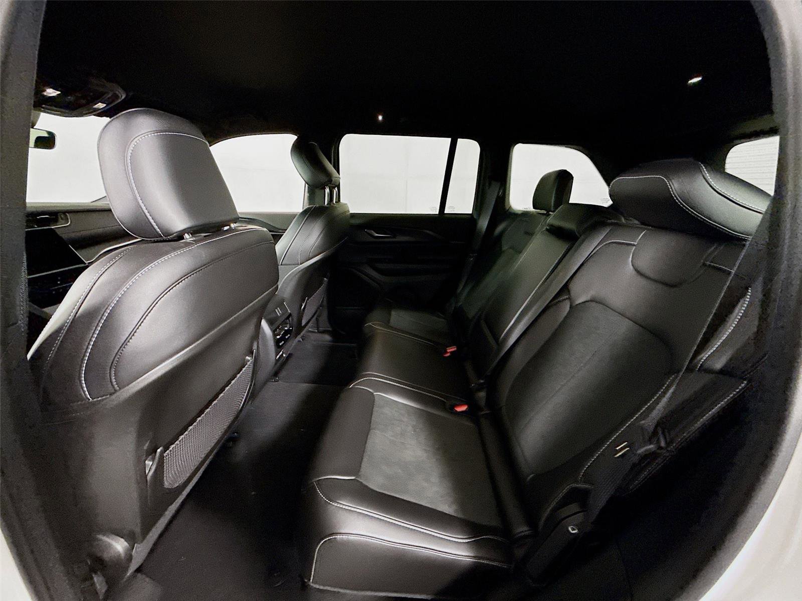 New 2025 Jeep Grand Cherokee Altitude image 17