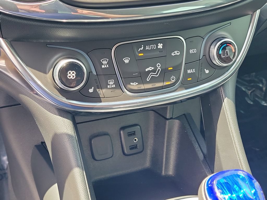 Used 2018 Chevrolet Volt Premier w/ Driver Confidence Package FWD image 22