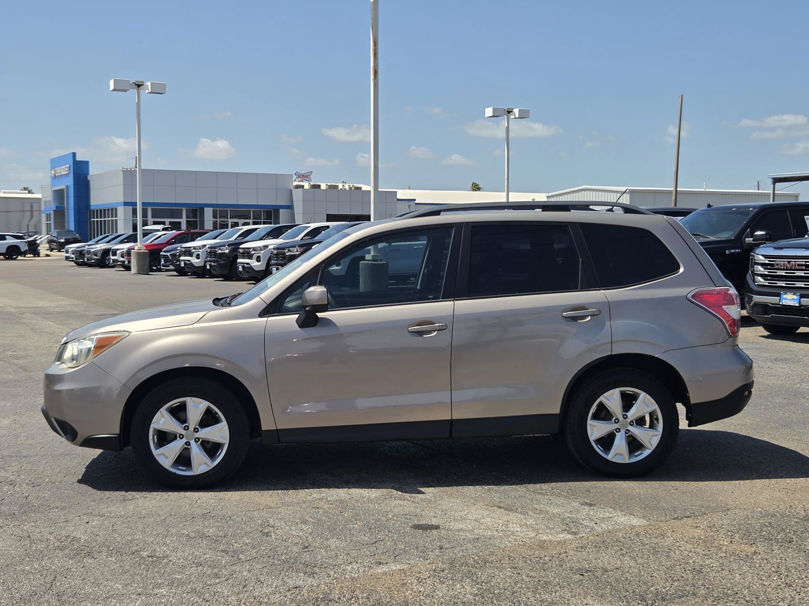 Used 2014 Subaru Forester 2.5i Premium w/ All-Weather Package AWD/4WD image 2