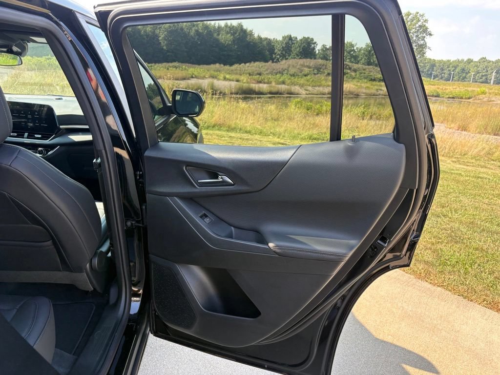New 2027 Chevrolet Equinox LT w/ Convenience Package II FWD image 32