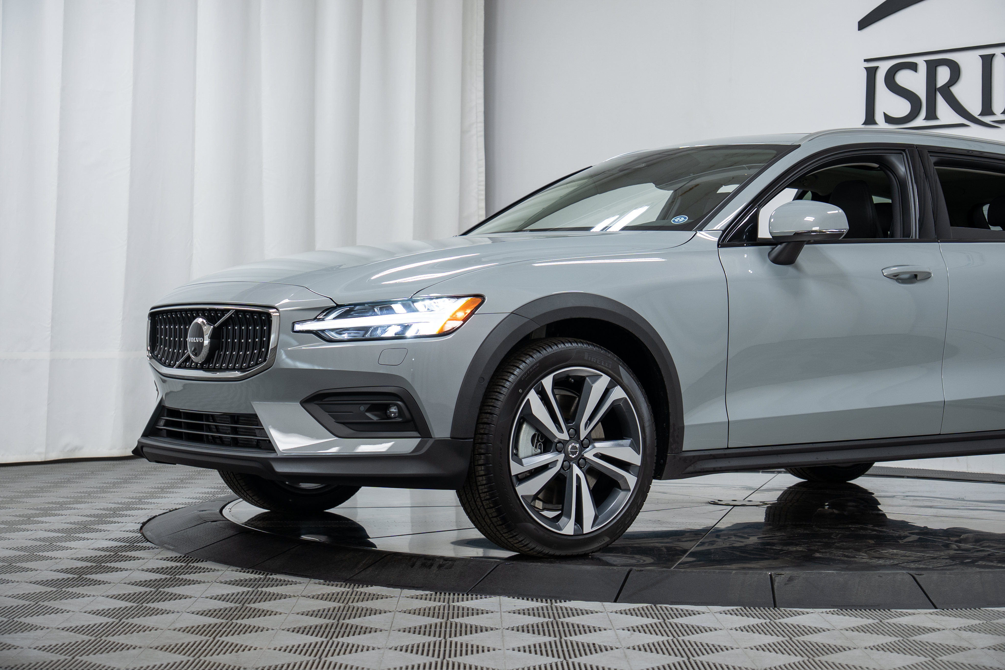 New 2026 Volvo V60 B5 Cross Country Plus w/ Climate Package AWD/4WD image 25