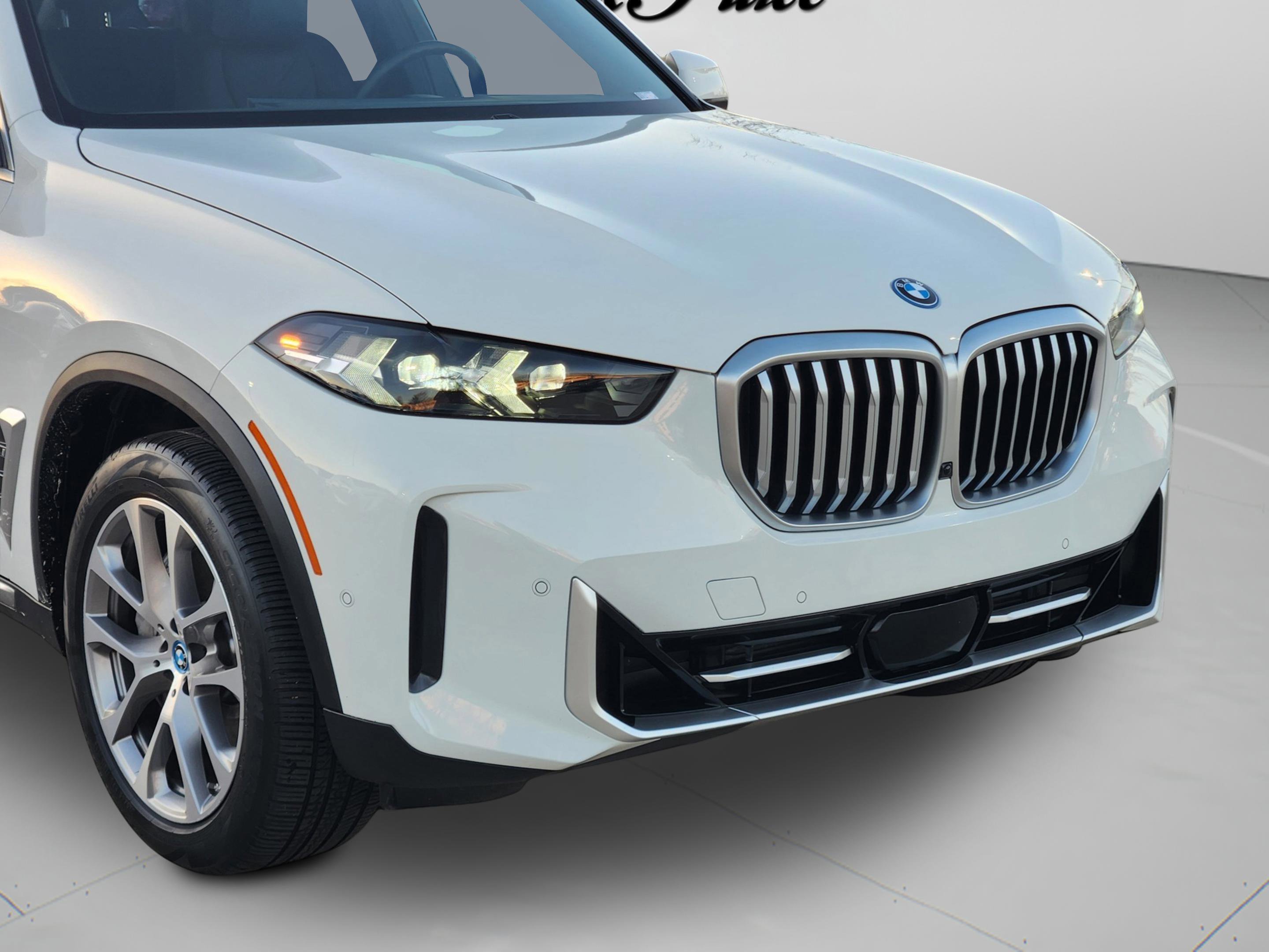 Used 2024 BMW X5 xDrive50e image 41