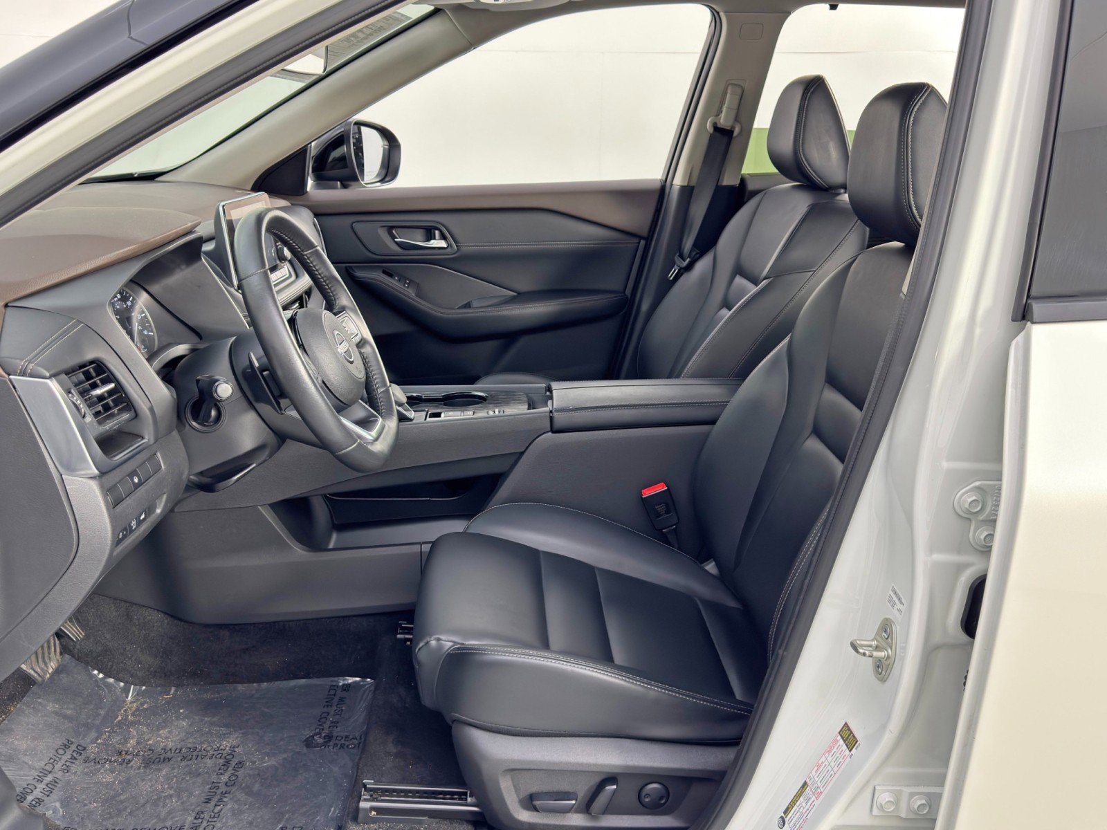 Used 2023 Nissan Rogue SV w/ SV Premium B Package FWD image 16