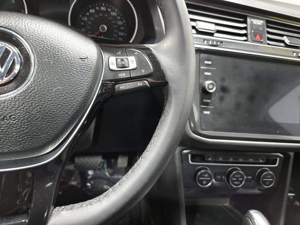 Used 2020 Volkswagen Tiguan SE w/ Panoramic Sunroof Package image 16