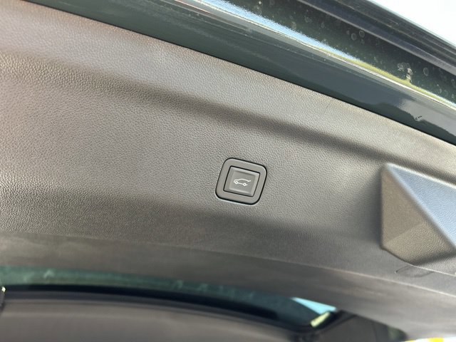 New 2026 GMC Yukon AT4 Ultimate AWD/4WD image 13