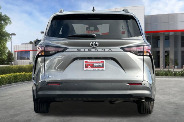 Certified 2026 Toyota Sienna XLE FWD image 6