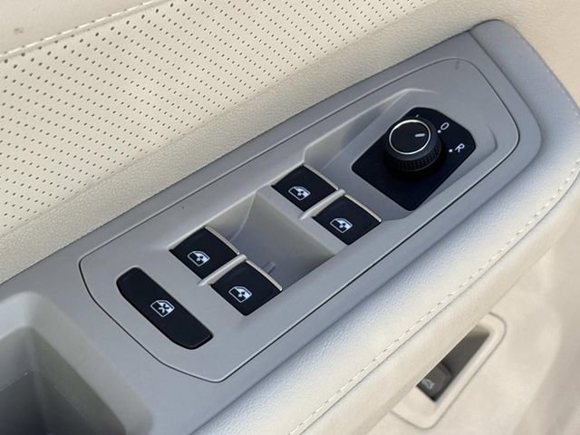 Used 2025 Volkswagen Atlas SEL AWD/4WD image 25