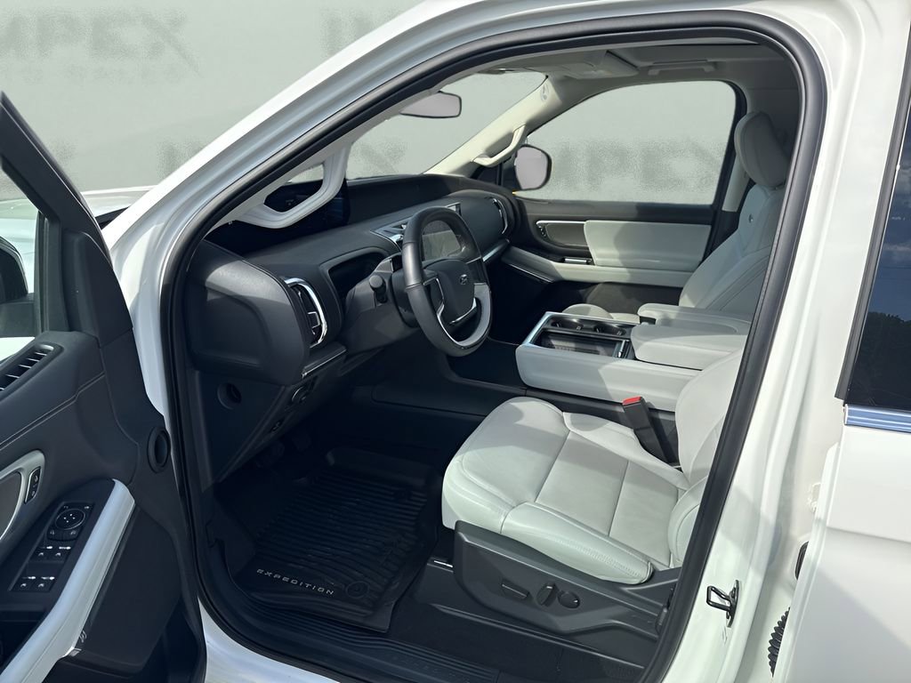 Used 2025 Ford Expedition Platinum w/ Driver's Package image 9