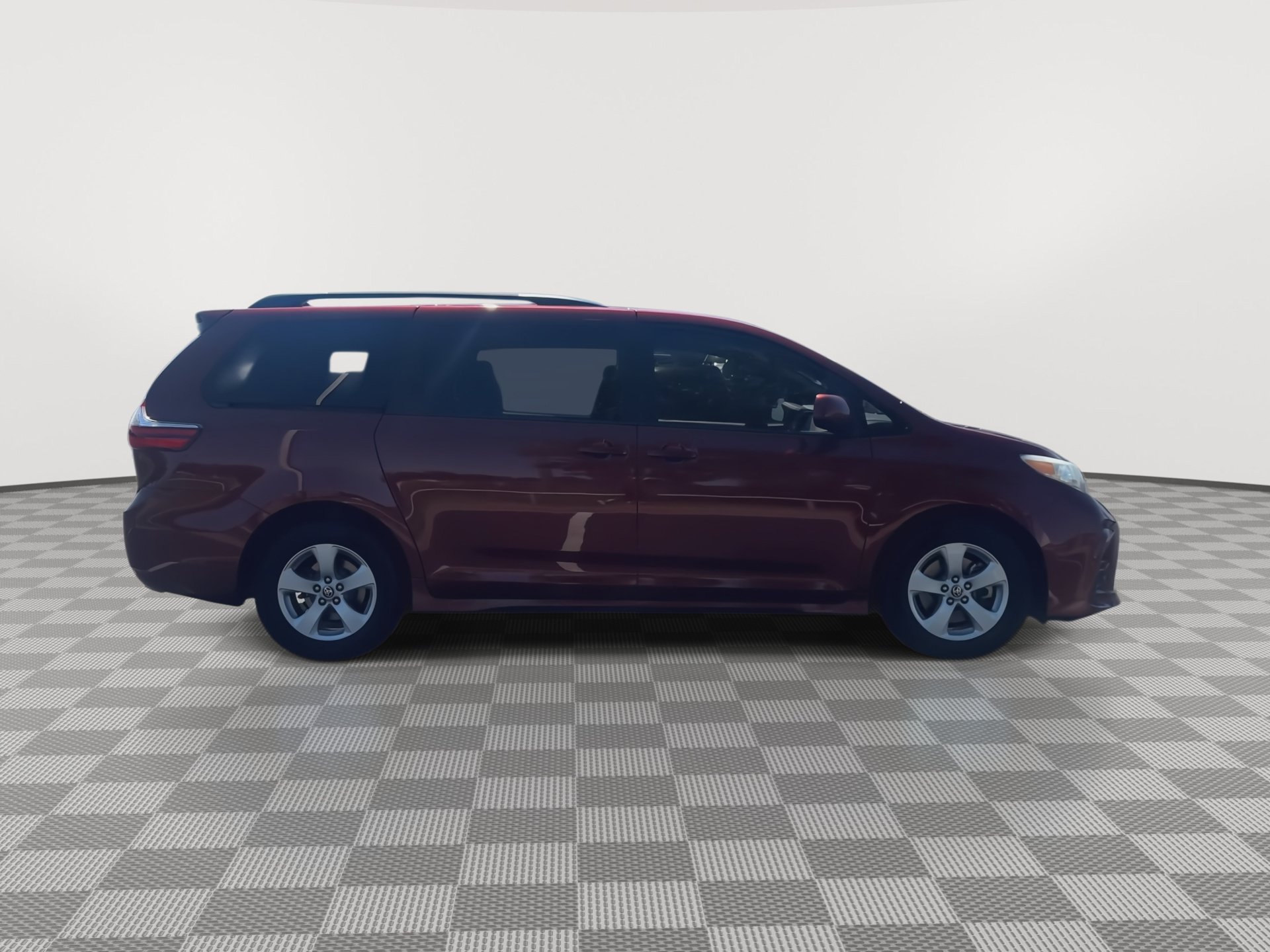 Used 2020 Toyota Sienna LE FWD image 9