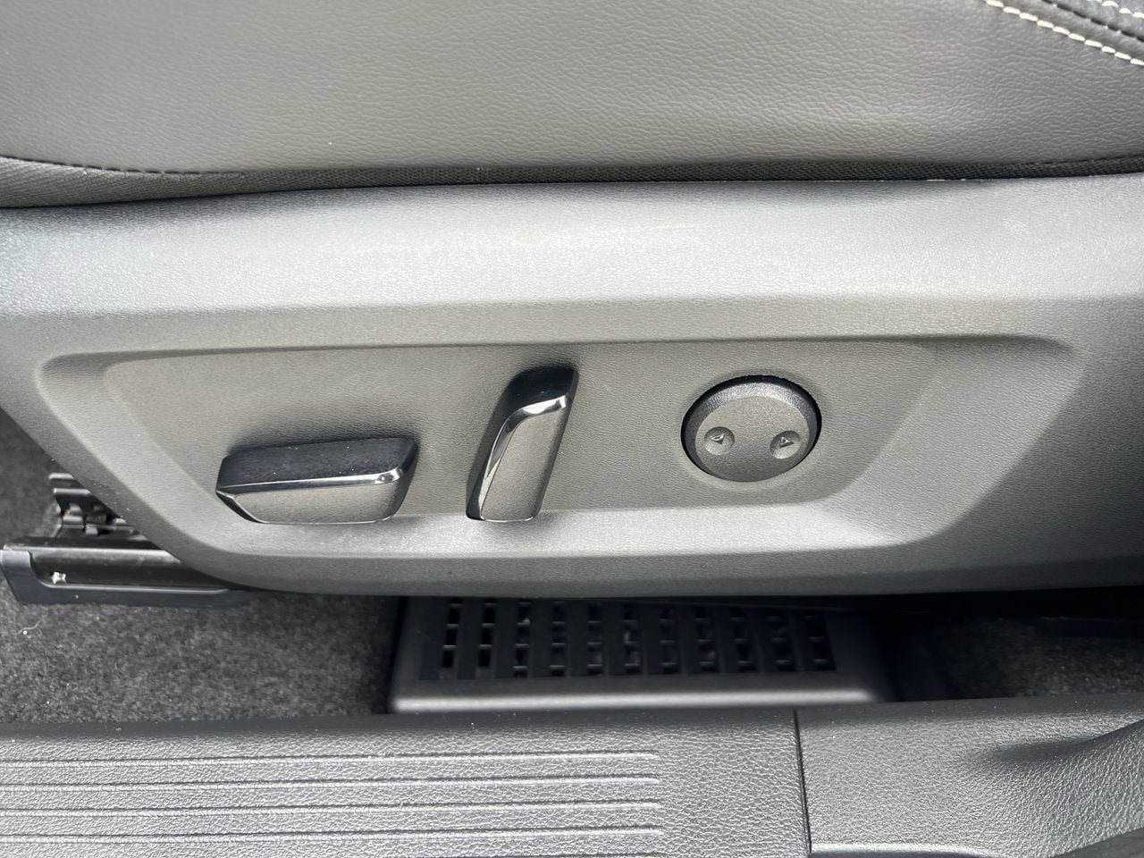 Certified 2023 Nissan Rogue SL FWD image 19