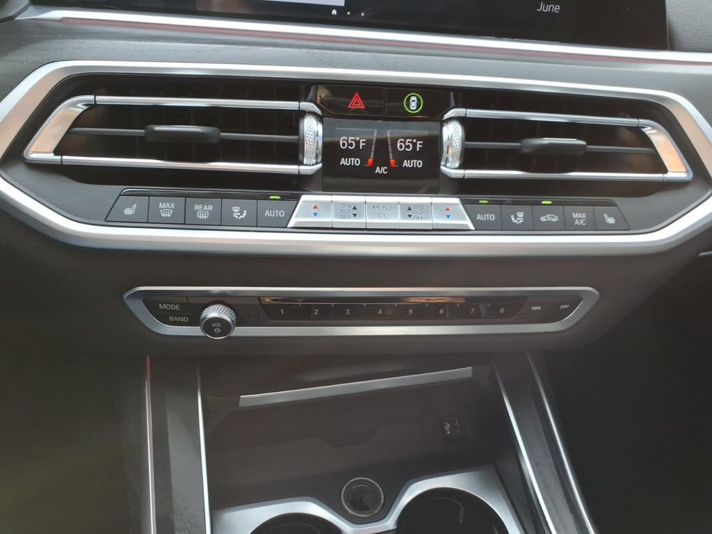 Used 2019 BMW X7 xDrive50i w/ Premium Package AWD/4WD image 16