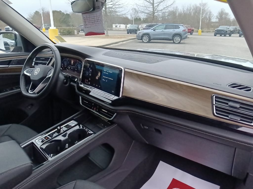 Used 2024 Volkswagen Atlas SE image 38