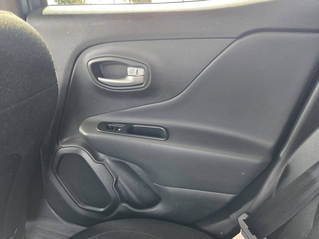 Used 2023 Jeep Renegade Latitude AWD/4WD image 11