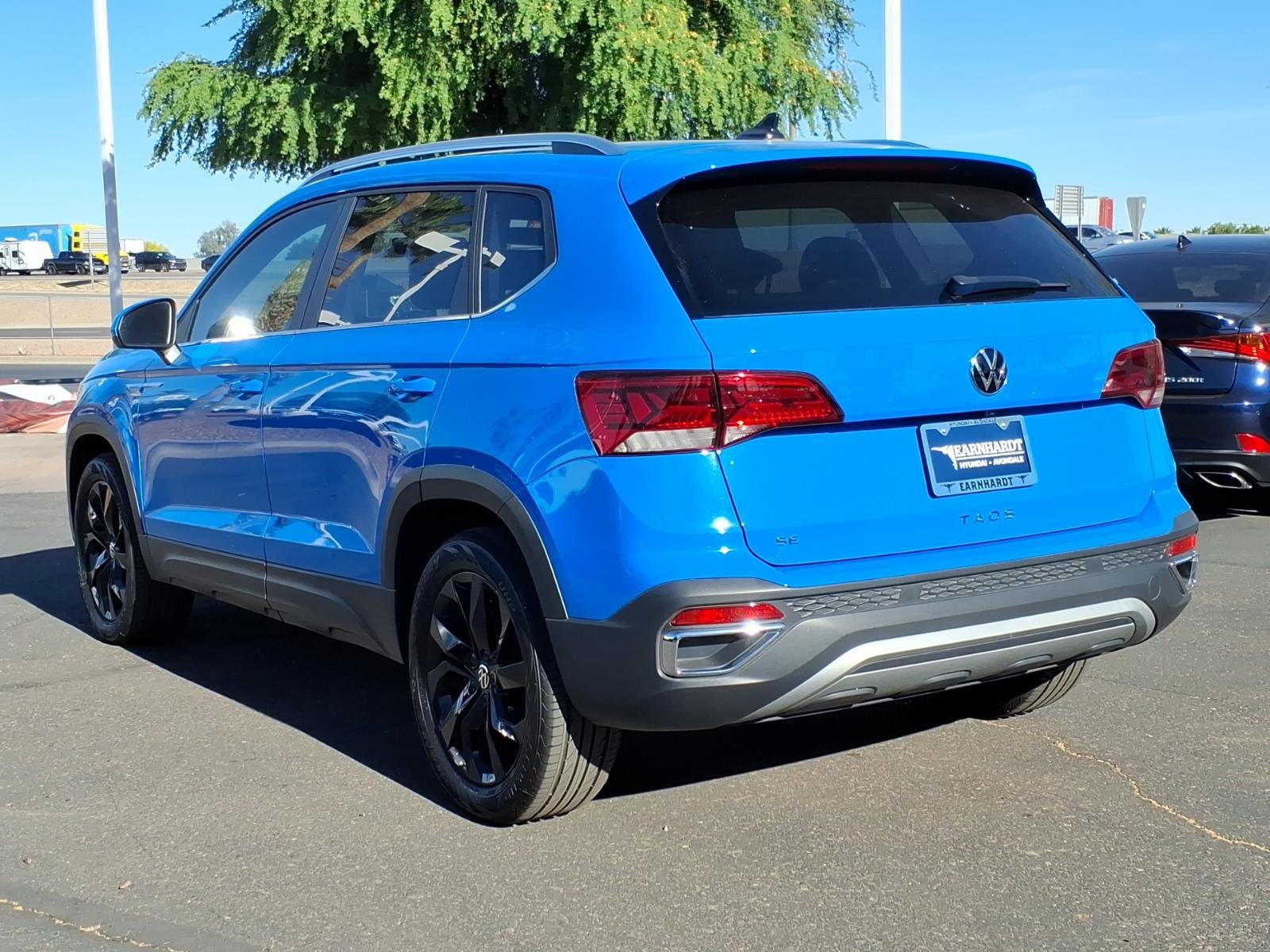 Used 2023 Volkswagen Taos SE w/ Panoramic Sunroof Package image 3