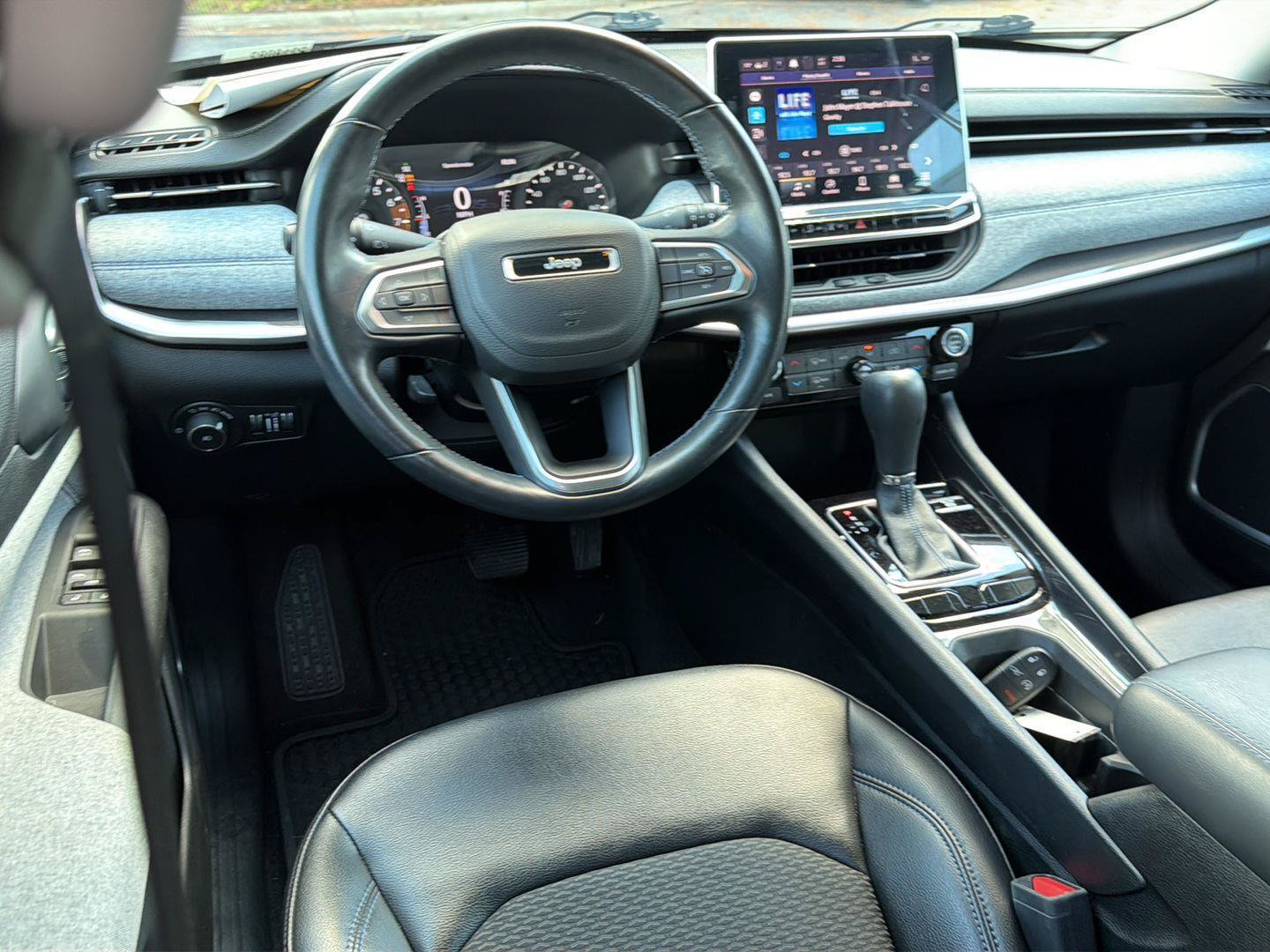 Used 2022 Jeep Compass Latitude w/ Convenience Group FWD image 18