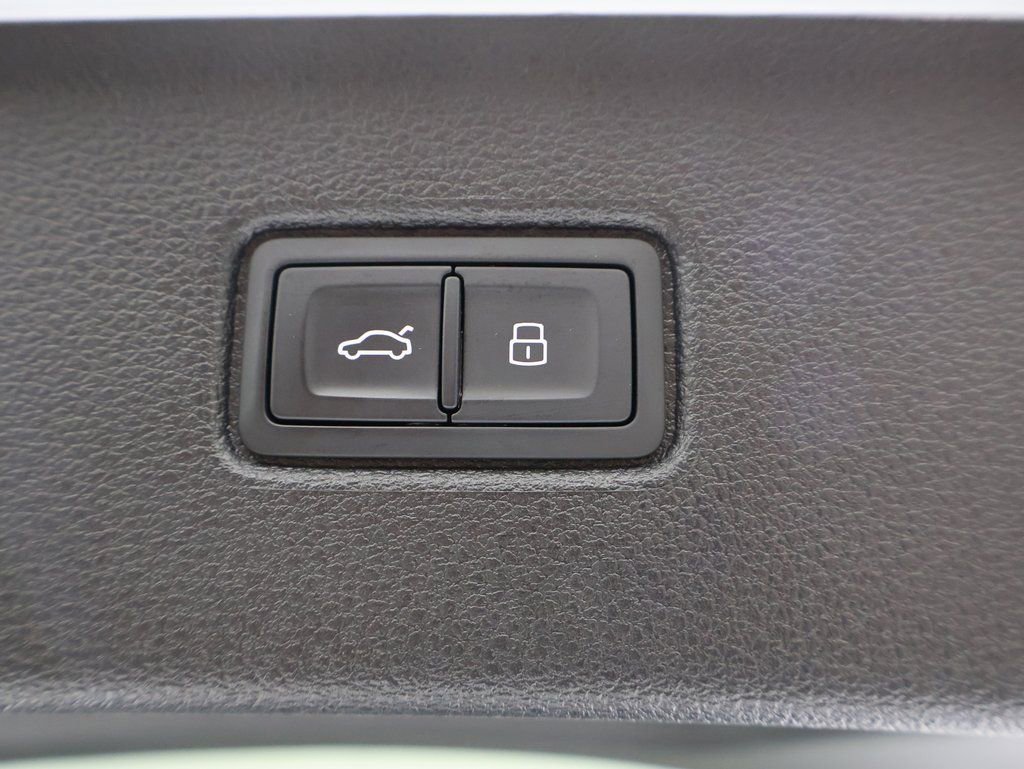 Used 2025 Audi Q7 2.0T Premium w/ Convenience Plus Package image 17