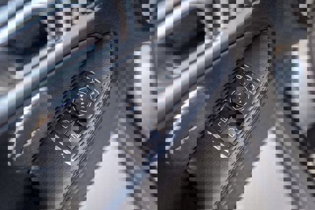 Used 2013 Mercedes-Benz SLK 250 image 39