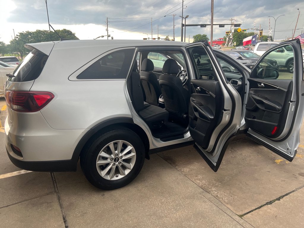 Used 2020 Kia Sorento L FWD image 11