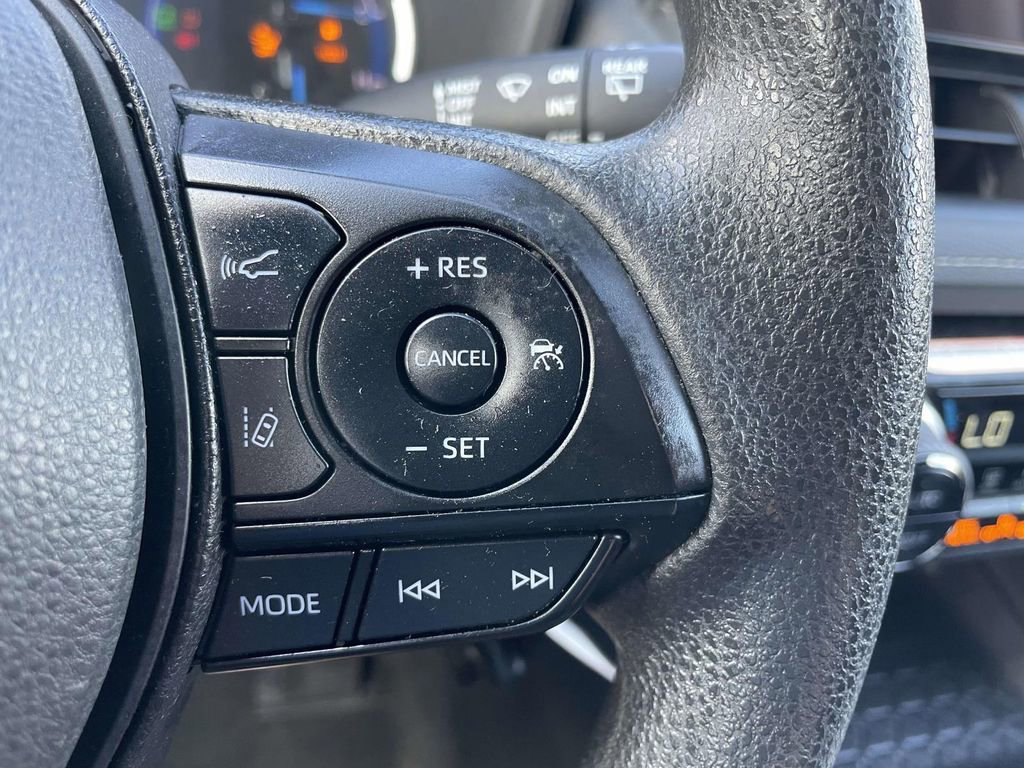 Used 2024 Toyota RAV4 LE image 31