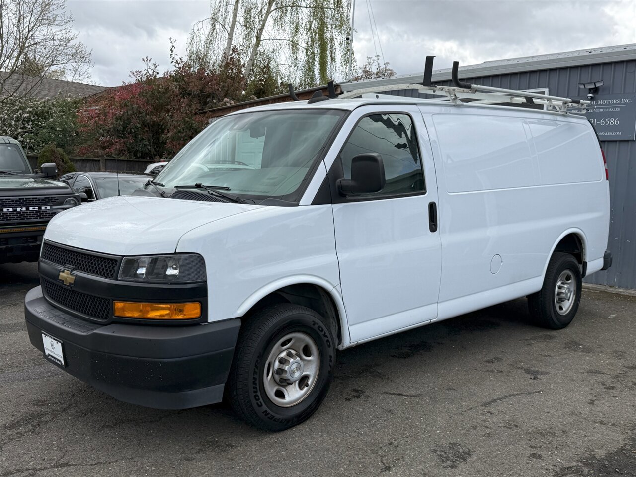 Used 2020 Chevrolet Express 2500 w/ Driver Convenience Package RWD image 3