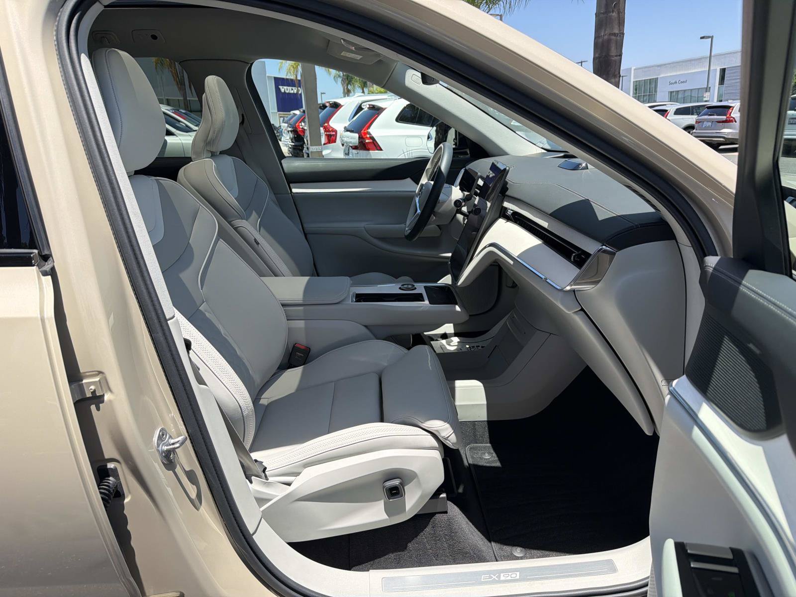 Certified 2025 Volvo EX90 Plus AWD/4WD image 26
