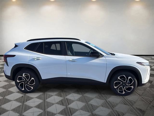 New 2026 Chevrolet Trax RS w/ Sunroof Package FWD image 4