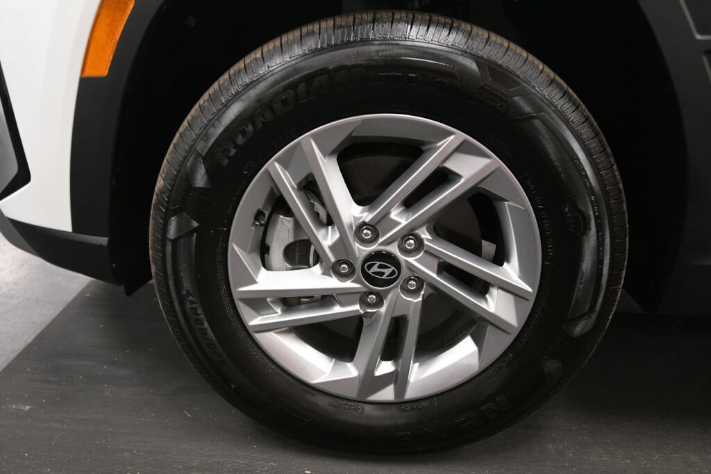 Used 2025 Hyundai Tucson SE AWD/4WD image 32