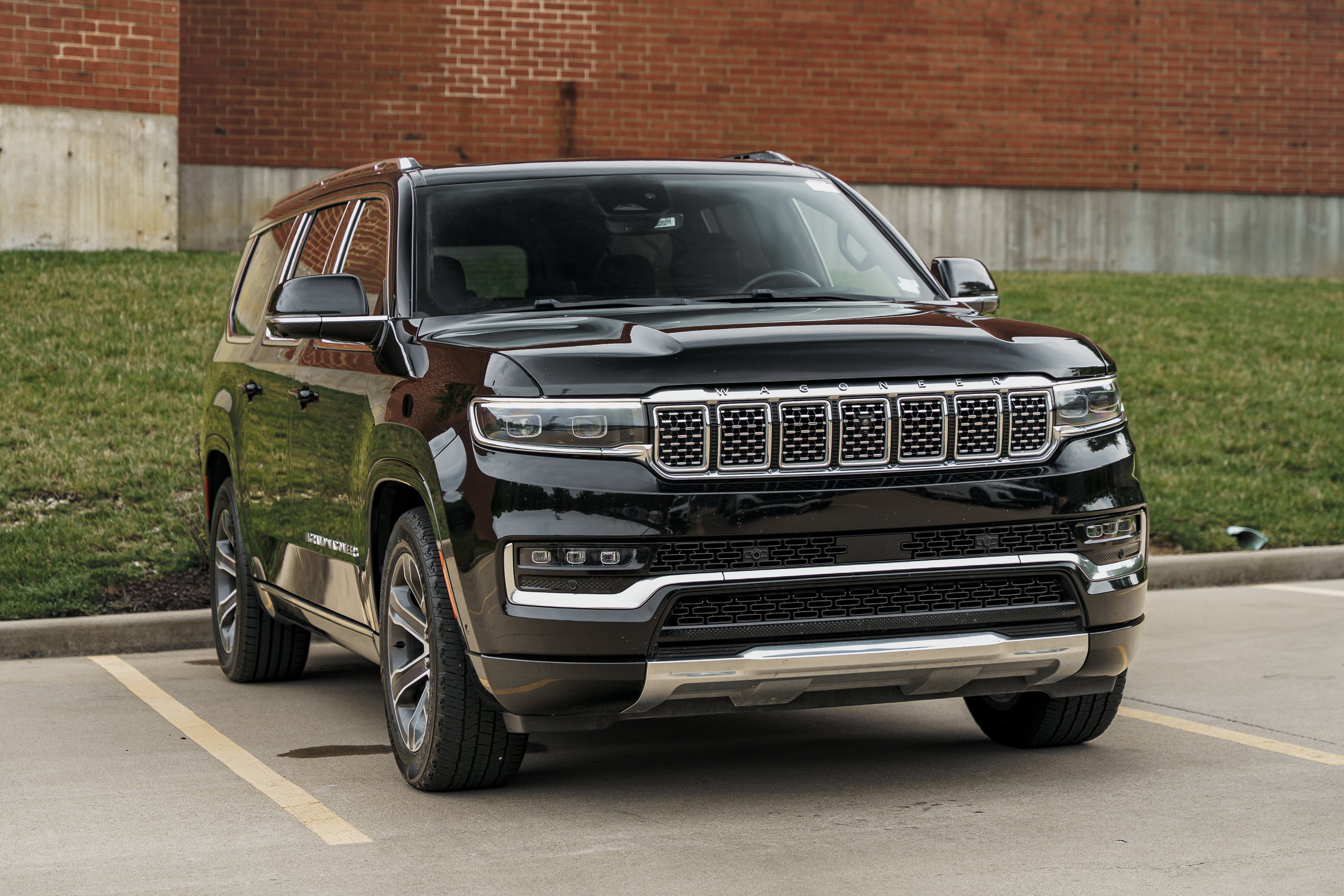Used 2024 Jeep Grand Wagoneer L 4WD image 2