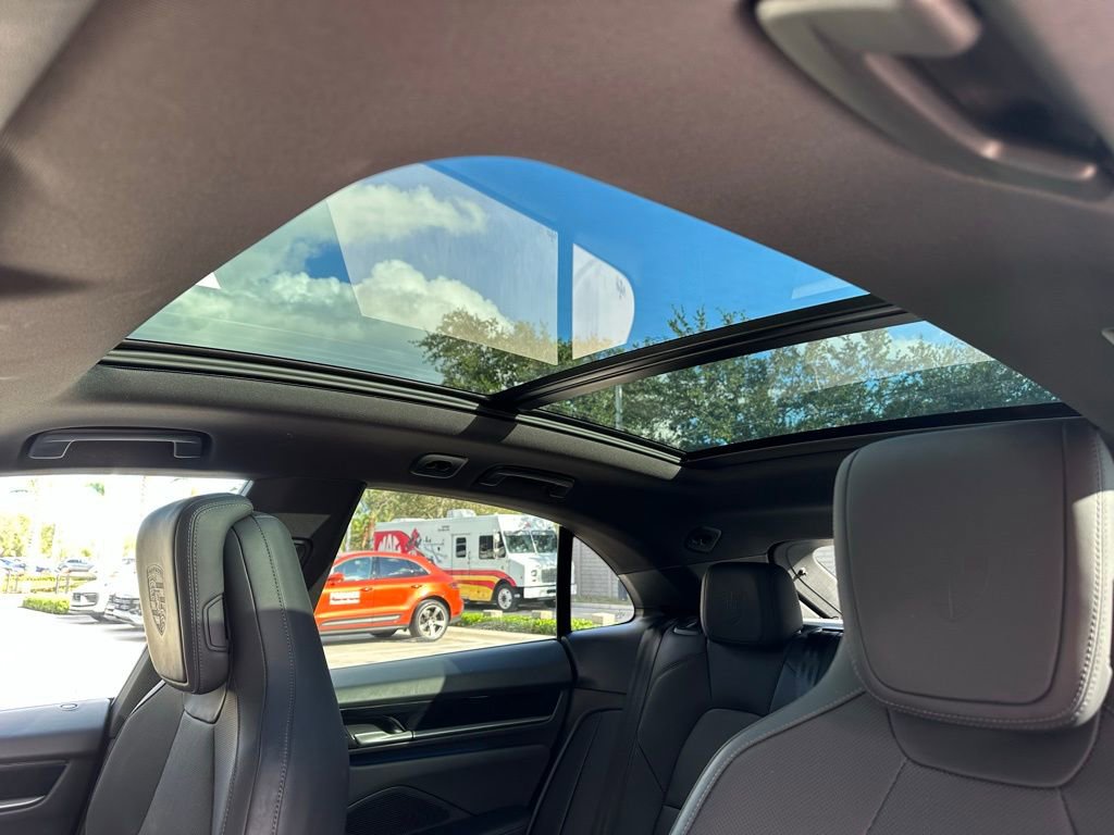 Used 2025 Porsche Macan Electric image 23