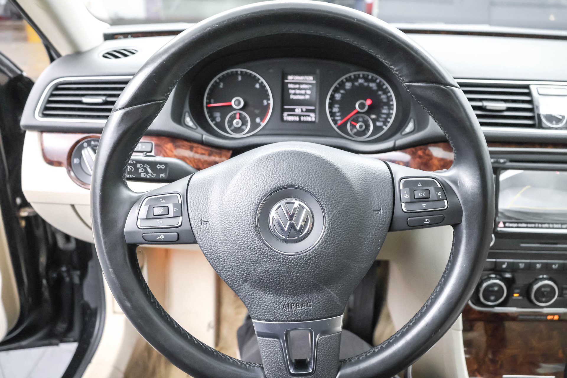 Used 2013 Volkswagen Passat TDI SEL Premium FWD image 8
