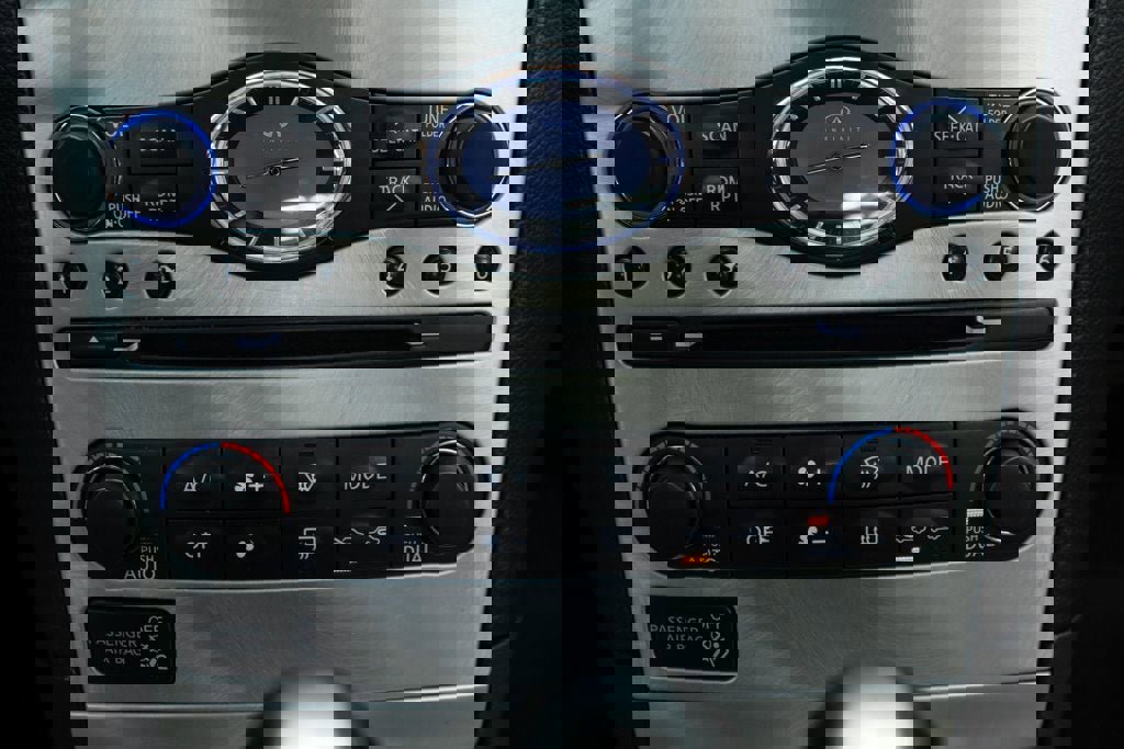 Used 2013 INFINITI G37 x w/ Premium Pkg image 23