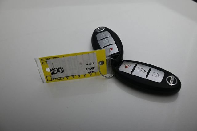 Used 2016 Nissan Rogue SV FWD image 48