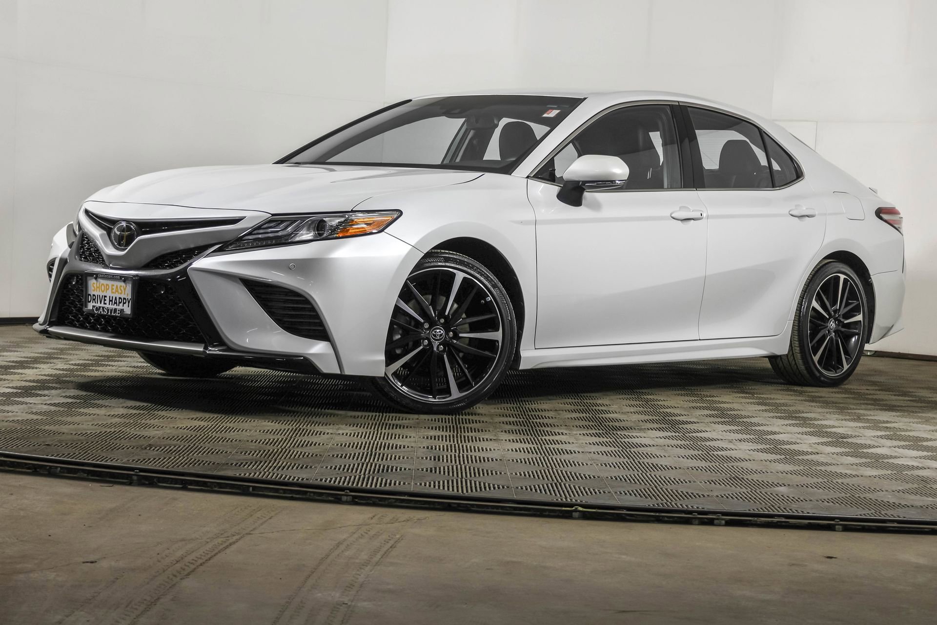 Used 2018 Toyota Camry XSE image 2