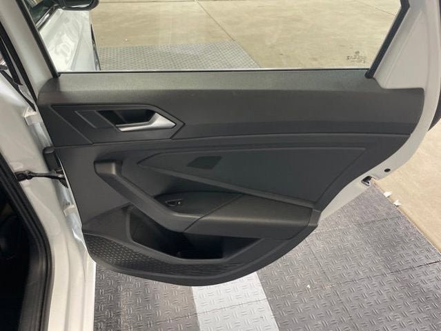 Certified 2023 Volkswagen Jetta SE w/ Panoramic Sunroof Package FWD image 4