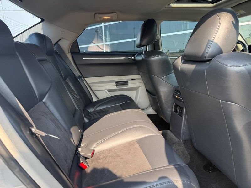 Used 2006 Chrysler 300 SRT8 w/ SRT Option Group II RWD image 12