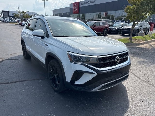 Used 2022 Volkswagen Taos SE w/ Panoramic Sunroof Package