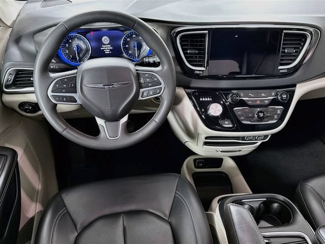Used 2023 Chrysler Pacifica Touring-L FWD image 26