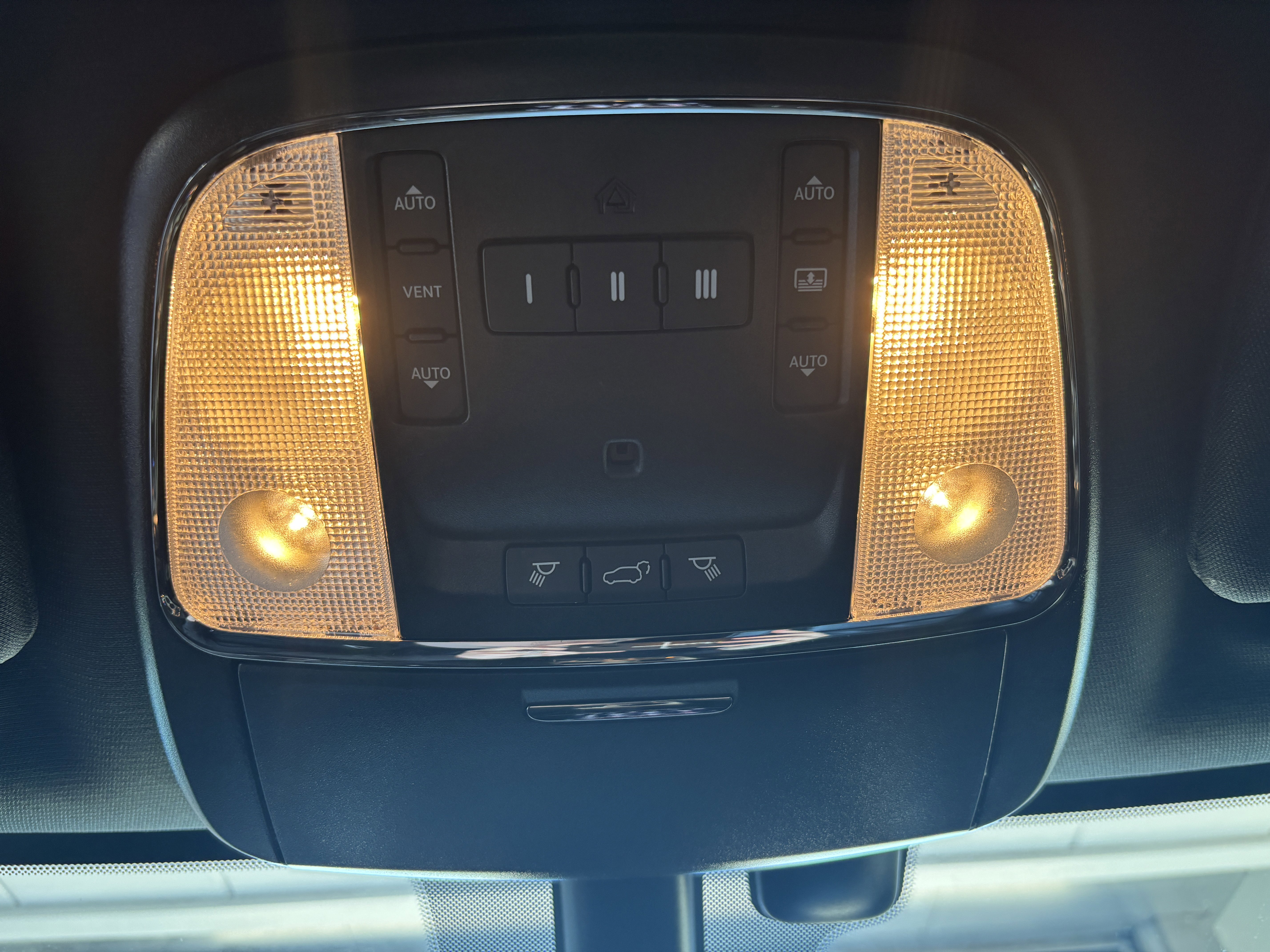 Used 2020 Jeep Grand Cherokee Overland image 16