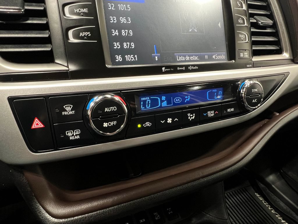 Used 2018 Toyota Highlander XLE AWD/4WD image 25
