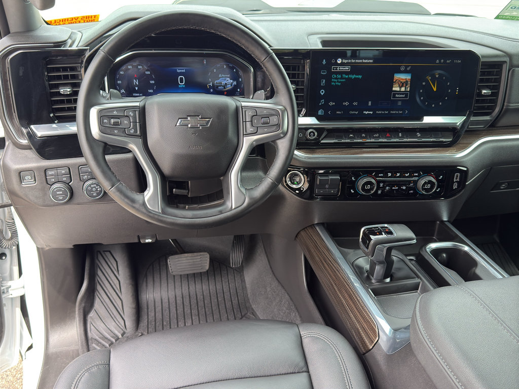 Used 2025 Chevrolet Silverado 1500 LT Trail Boss w/ Convenience Package II AWD/4WD image 18