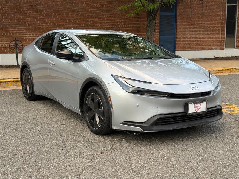 Used 2023 Toyota Prius LE FWD image 5