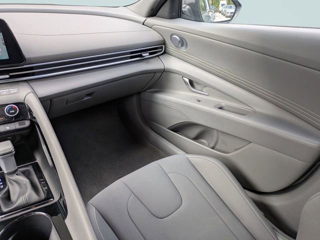 Used 2025 Hyundai Elantra SEL image 17