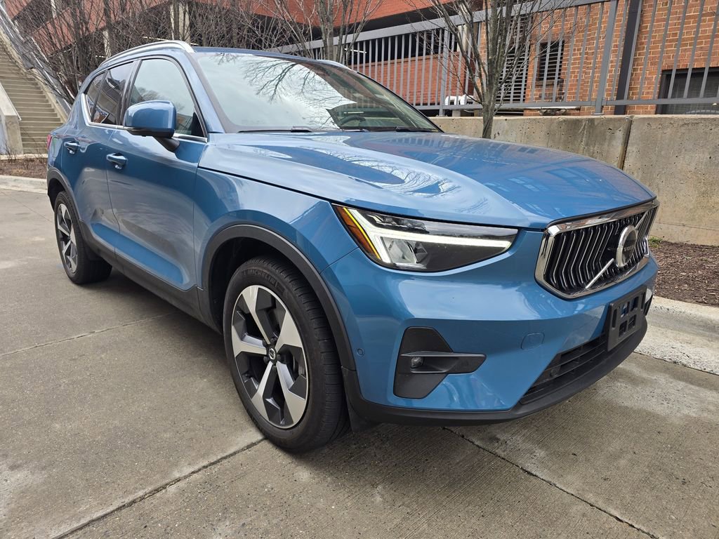 Used 2023 Volvo XC40 B5 Plus w/ Driver Assist Package