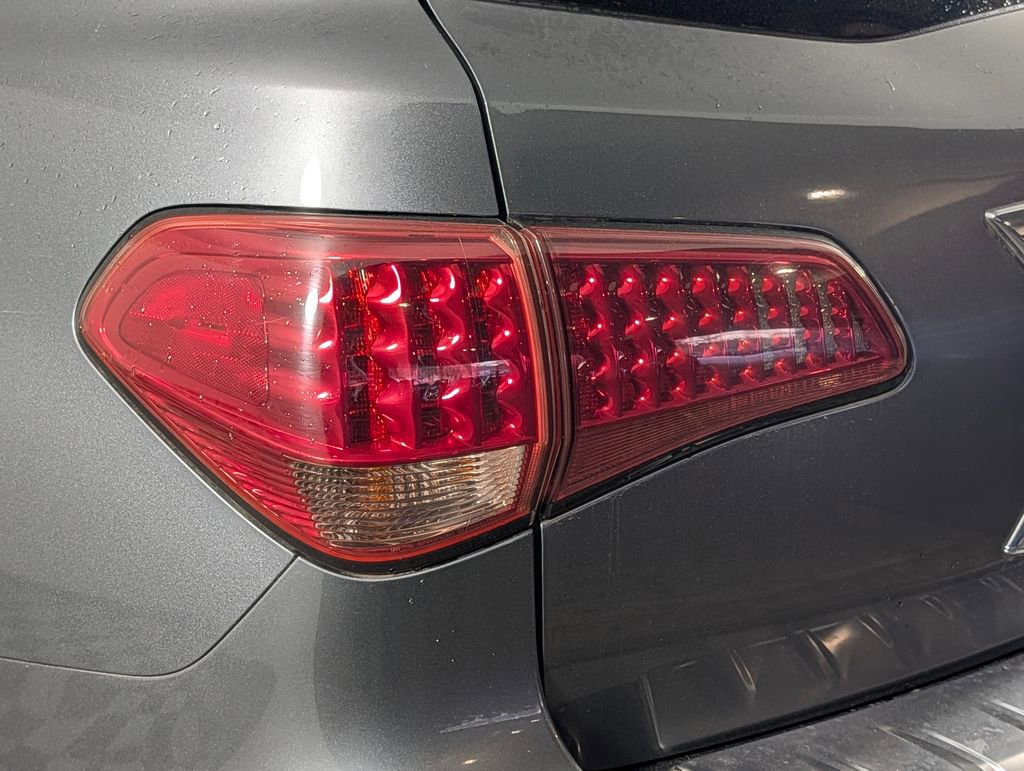 Used 2016 INFINITI QX80 4WD w/ Deluxe Technology Package image 16