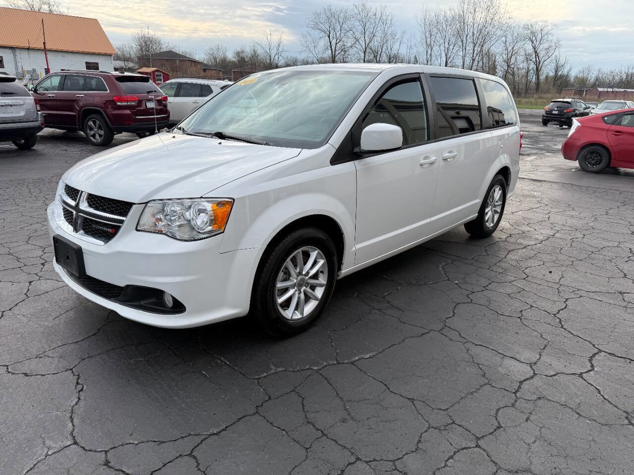 Used 2020 Dodge Grand Caravan SE FWD image 3