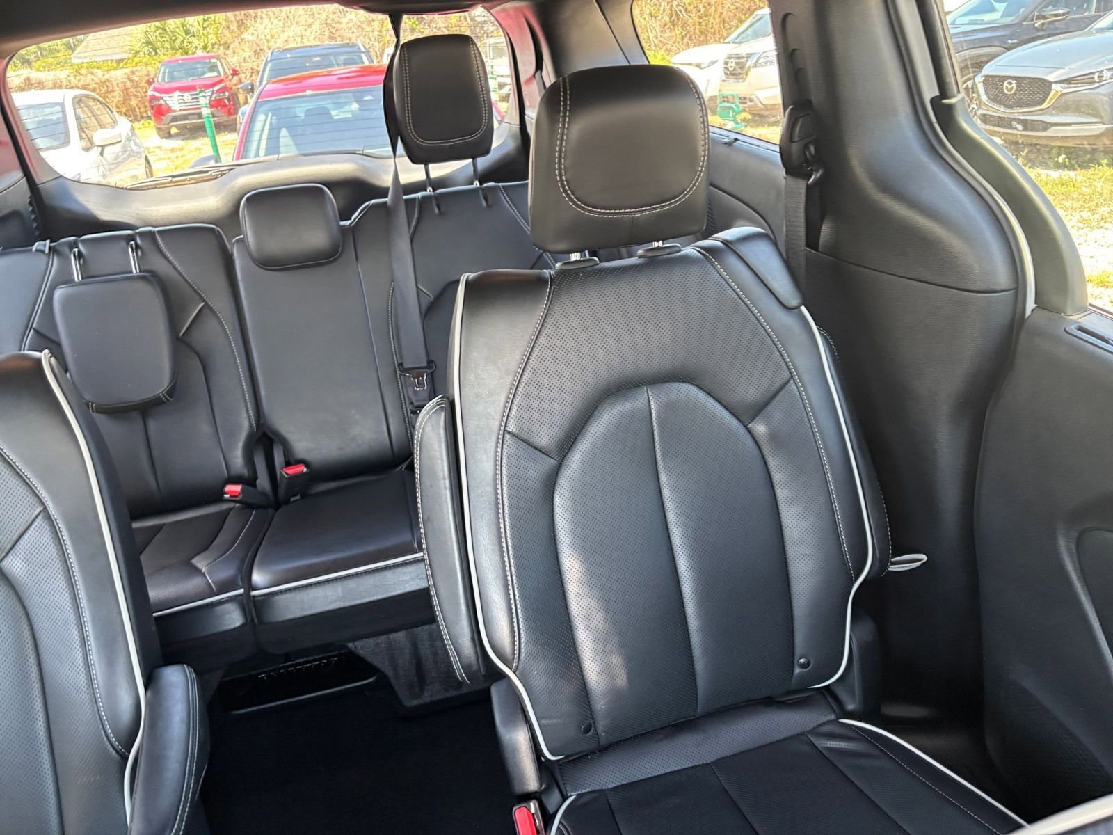 Used 2025 Chrysler Pacifica Limited FWD image 41